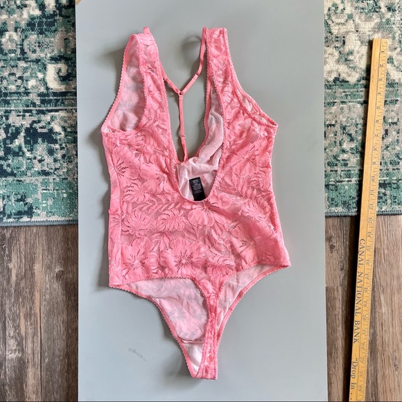 Victoria’s Secret Sheer Pink Floral Lace Thong Bodysuit Small Front Caging - Picture 11 of 14